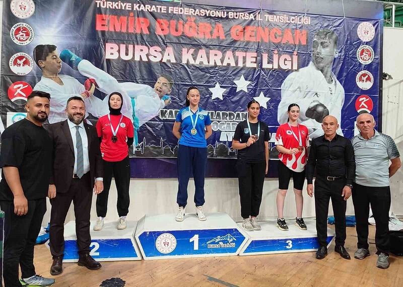 Körfezli Kübranur karate şampiyonasında ikinci oldu