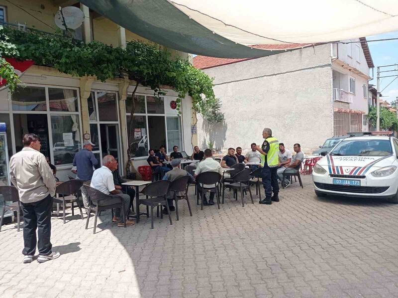 AFYONKARAHİSAR’IN SANDIKLI İLÇESİNDE JANDARMA EKİPLERİ TARAFINDAN KÖYLERDE BAŞLATILAN ‘TRAFİK EĞİTİMLERİ’