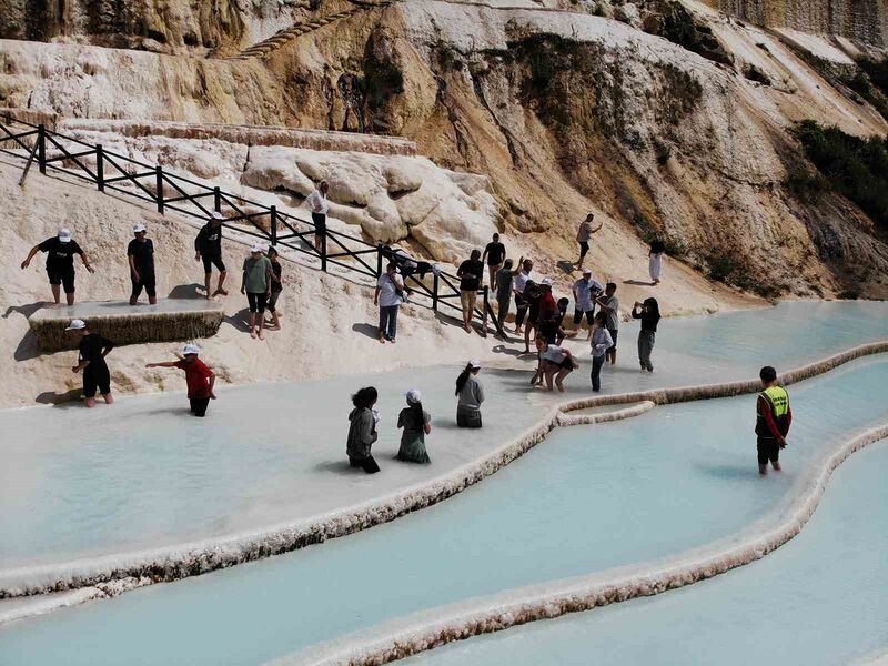 Köylerdeki öğrenciler için Göksu Travertenleri ve Mavi Göl’e gezi düzenlediler