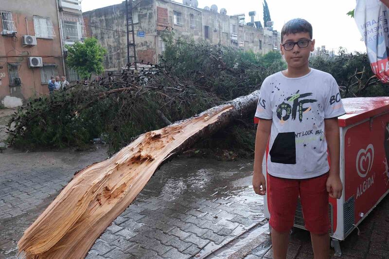 ADANA'DA DÜN ÇIKAN FIRTINANIN