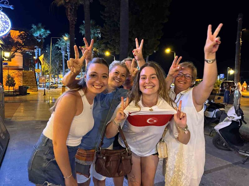 Kuşadası’nda milli heyecan yaşandı