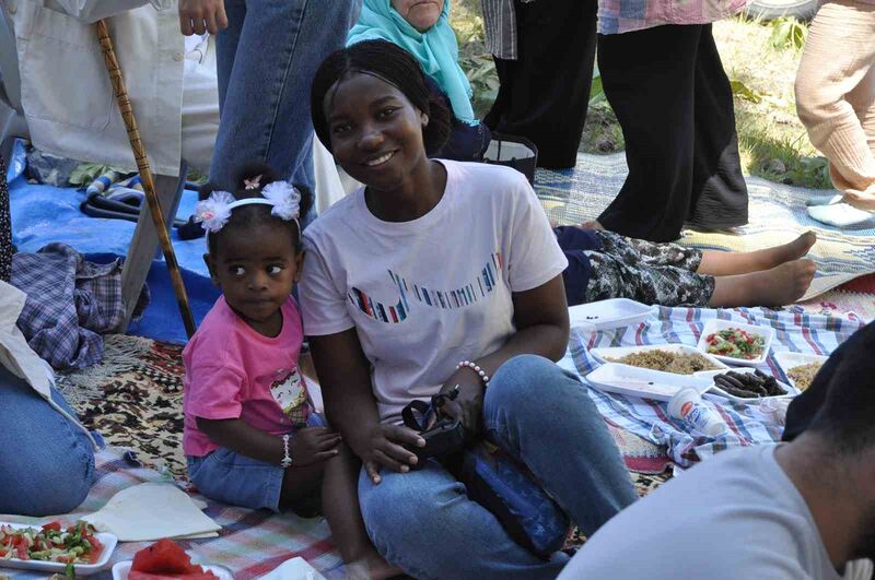 Mozambik’ten geldi, Bolu’daki köy bayramına hayran kaldı