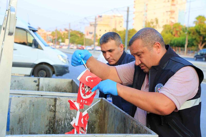 ANTALYA'DA BİR OKULUN ÖNÜNDE