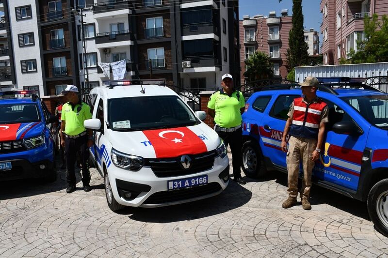 Payas’ta hayırseverler tarafından bağışlanan 9 araç hizmete alındı