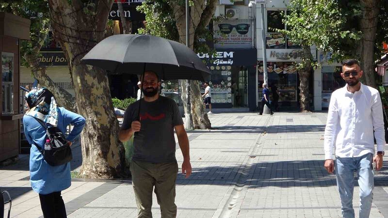 İSTANBUL'UN PENDİK İLÇESİNDE SICAKTAN