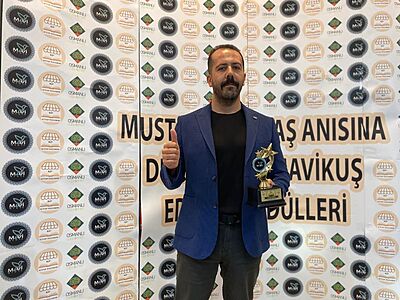 Polise ’Türkiye’nin en iyi bilimkurgu yazarı’ ödülü