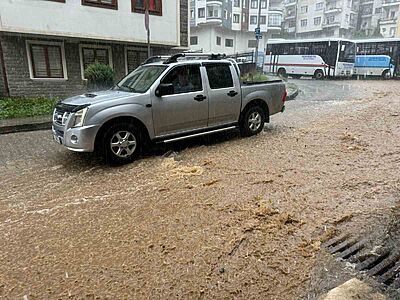 RİZE’DE ŞİDDETLİ YAĞMUR SONUCU