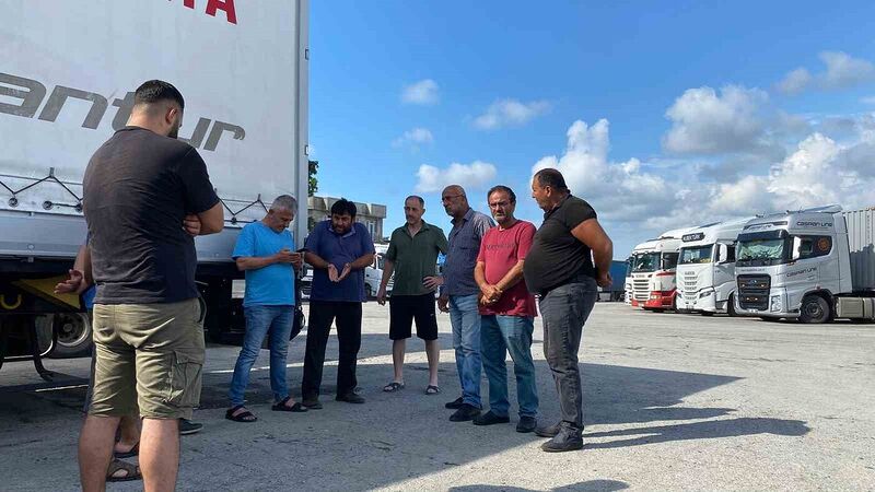 Rusya’ya yük taşıyan Türk tır şoförlerinin Gürcistan’da alıkonulduğu iddiası