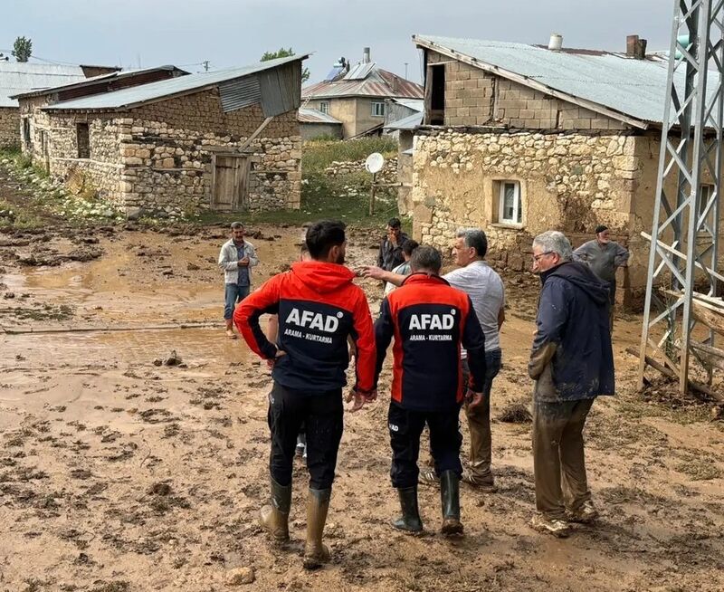 SAĞANAK YAĞIŞ TERCAN’DA SEL,