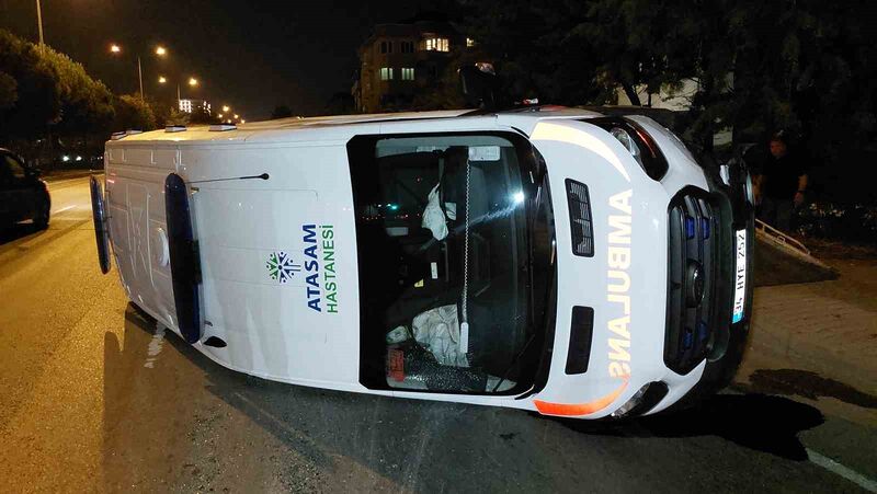 SAMSUN'DA OTOMOBİL İLE AMBULANSIN