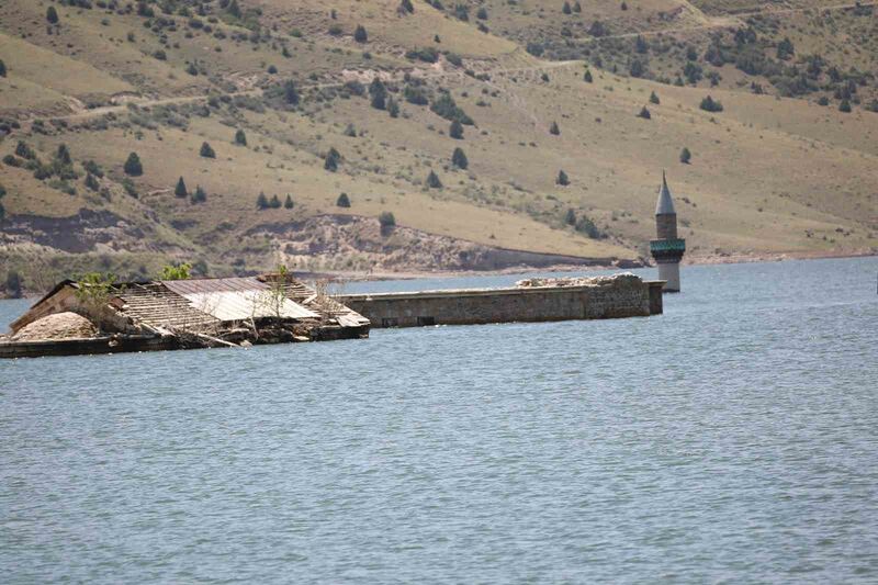 SARIKAMIŞ’TA BARAJ SUYU ÇEKİLDİ.