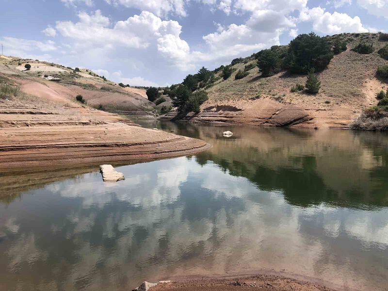 SARIKAMIŞ’TA BULUTLARIN SUYA YANSIMASIYLA