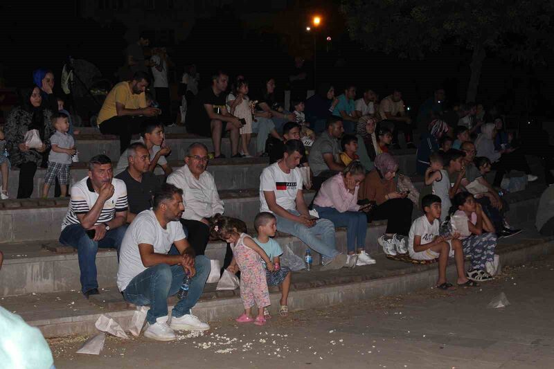 SİİRT’TE AÇIK HAVA SİNEMA