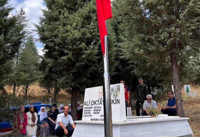 Simav’da şehit asker Oktaytekin, mezarı başında anıldı