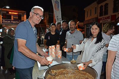 SINDIRGI’DA YÜZLERCE KİŞİYE AŞURE