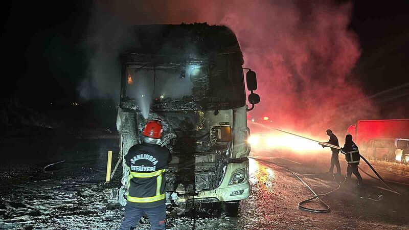 Siverek’te alevlere teslim olan tır kullanılamaz hale geldi