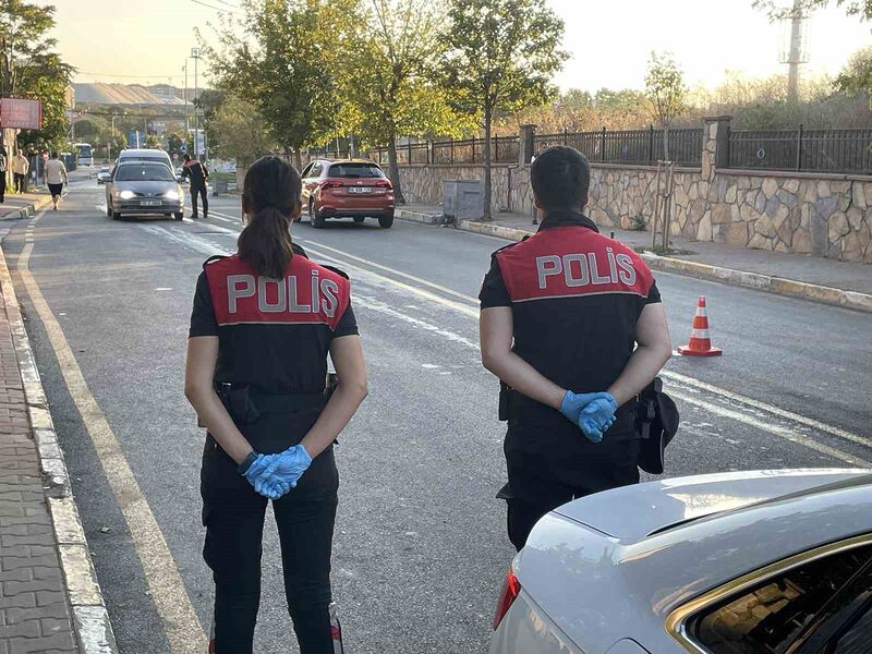 İSTANBUL'UN SULTANGAZİ İLÇESİNDE POLİS