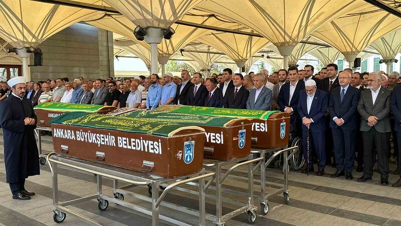 Temel Karamollaoğlu’nun annesi son yolculuğuna uğurlandı