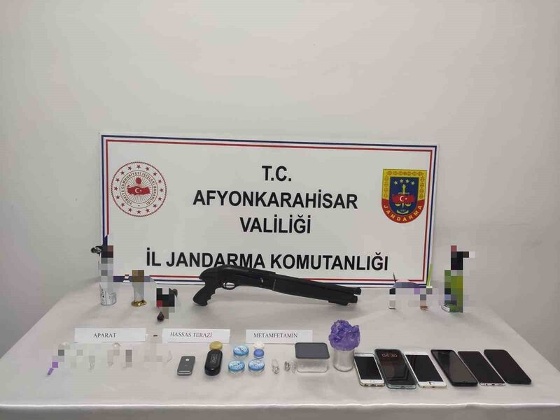 AFYONKARAHİSAR’DA UYUŞTURUCU TACİRLERİNE GEÇİT