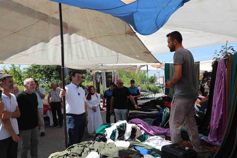 Akyazı kumaş ve antika pazarına yoğun ilgi