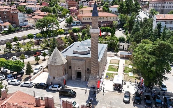 Amasya’da 782 yıllık Burmalı Minare Camii’nin restorasyonu tamamlandı