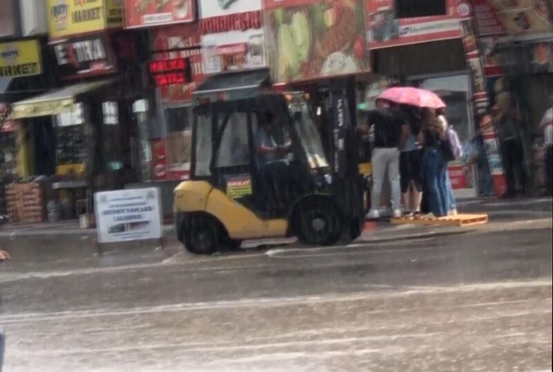 ISPARTA’DA ANİDEN BAŞLAYAN YAĞMUR