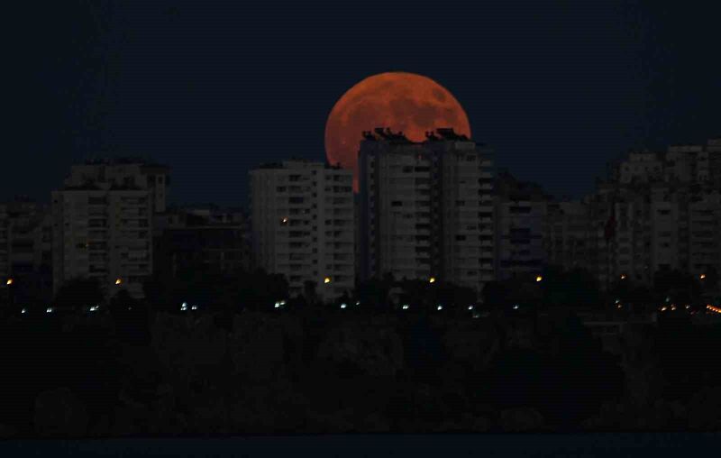 ANTALYA'DA SÜPER AY MANZARASI