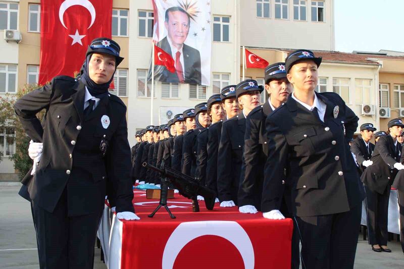 Aydın Polis Okulu, ilk kadın mezunlarını verdi