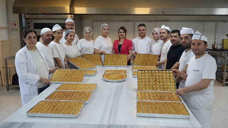 GAZİANTEP BAKLAVA AKADEMİSİ ÖĞRENCİLERİ