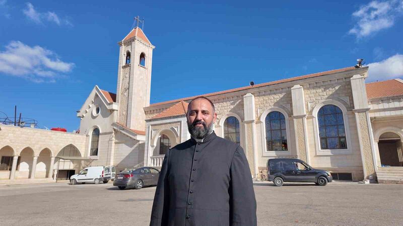 BAŞ UÇLARINDA BOMBALAR PATLAYAN