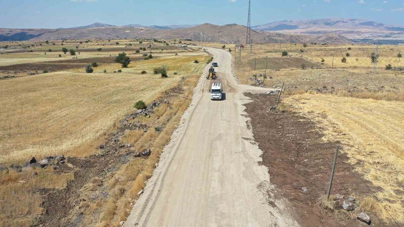 Başkan Büyükkılıç: “22 kilometrelik grup yolda 120 milyon TL’lik çalışma yapıyoruz”