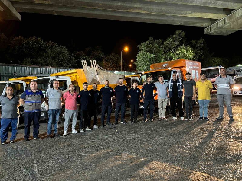 Beşiktaş Belediyesi İzmir’deki orman yangınına destek için gece yola çıktı