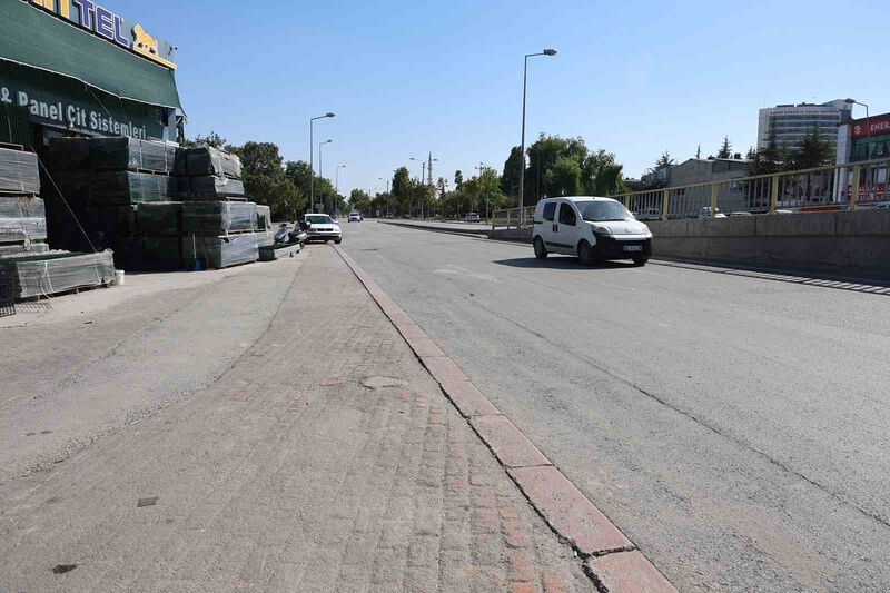 KONYA'DA CADDEYE KONTROLSÜZ ÇIKAN