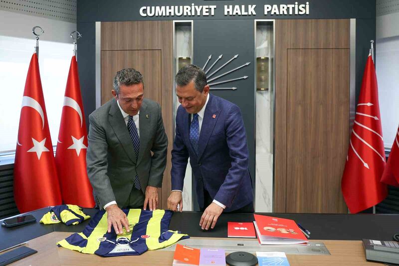 CHP Lideri Özgür Özel, Fenerbahçe Başkanı Ali Koç ile bir araya geldi