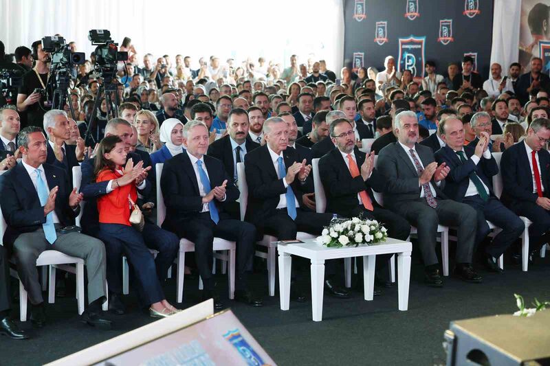 Cumhurbaşkanı Erdoğan: “Hangi sebeple olursa olsun futbola husumetin, holiganlığın, kavganın, ideolojinin girmesi, her şeyden önce sporun ruhuna zarar verir”