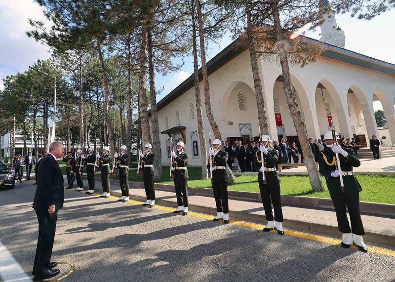 Cumhurbaşkanı Erdoğan: “Türk Silahlı Kuvvetlerimiz sorumluluk aldığı her yerde görevini, alnının akıyla yerine getiriyor”