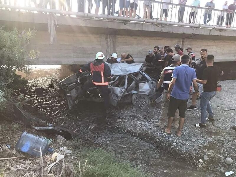 Dereye uçan aracın sürücüsü hayatını kaybetti