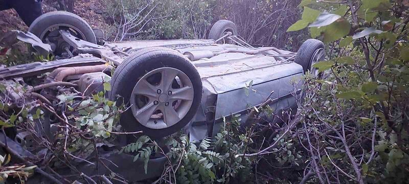 ELAZIĞ’DA OTOMOBİLİN UÇURUMA YUVARLANMASI