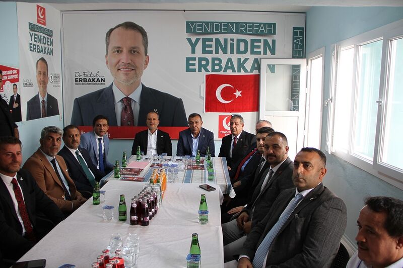 İLÇE TEŞKİLATINDA PARTİLİLER İLE