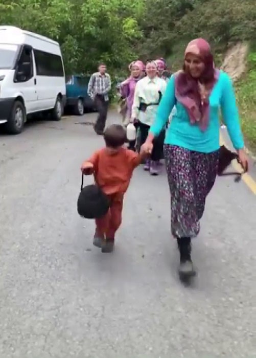 Fındık işçileri ‘hasat kombinlerini’ sergiledi