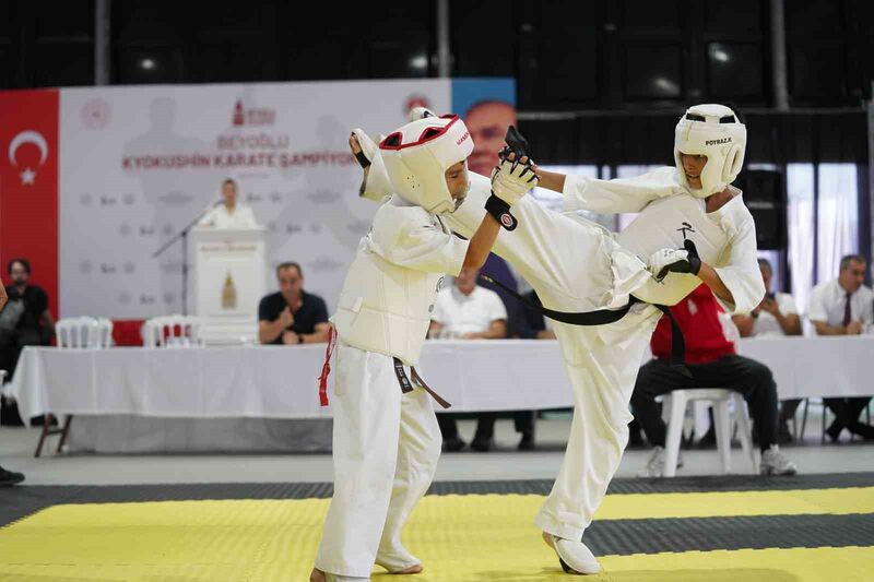 BEYOĞLU'NDA DÜZENLENEN KYOKUSHİN KARATE