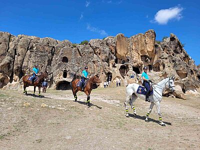 İhsaniye’de atlı birlikler görevde