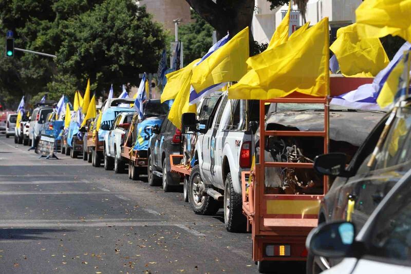 İsrail’de esir yakınlarından konvoylu protesto