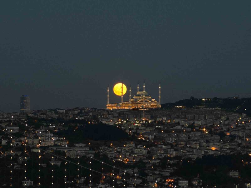 İSTANBUL'DA 15 TEMMUZ ŞEHİTLER