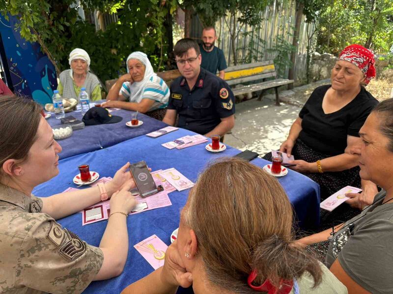 ELAZIĞ’DA JANDARMA EKİPLERİ, VATANDAŞLARI