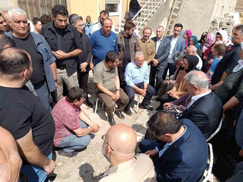 Kayseri protokolü, selde hayatını kaybeden vatandaşın ailesine taziyede bulundu