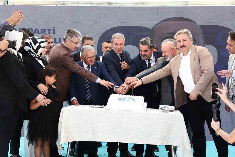 Kayseri Teşkilatı AK Parti’nin 23. kuruluş yıl dönümünü kutladı