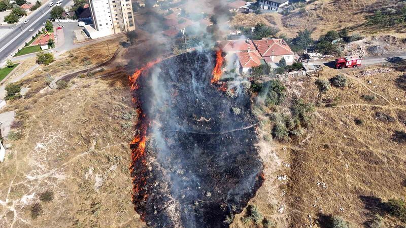 Kayseri’de korku dolu anlar: Evin etrafını alevler sardı