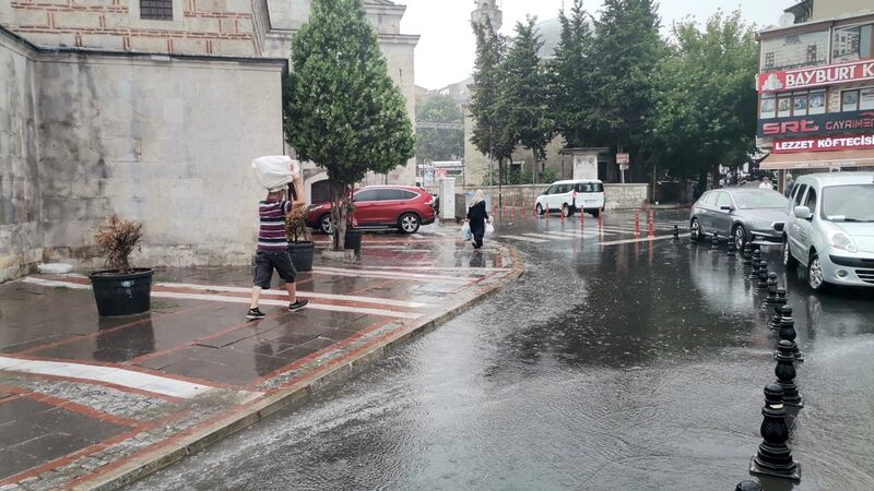 KIRKLARELİ'NDE ANİDEN BASTIRAN SAĞANAK