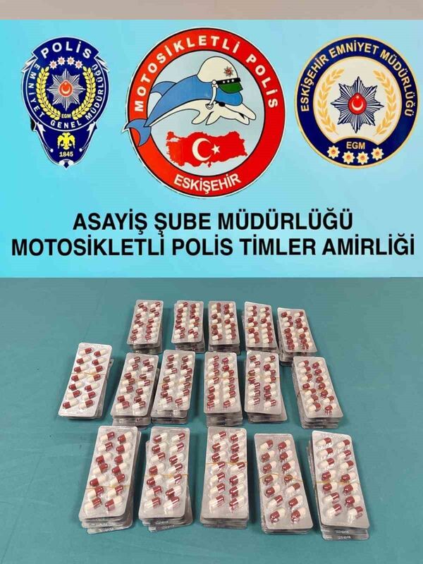 Kontrol amaçlı durdurulan araçtan 885 adet sentetik hap ele geçirildi